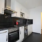 Appartement Ponthieu - Hala Paris