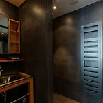 Sophisticated Home Close To The Museums