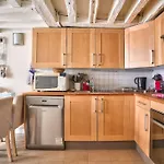 Superb 2 Bedroom Flat In Le Marais Neighborhood