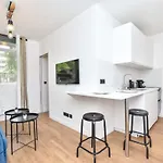 Renovated 2Bd Apartment In Parc Belleville