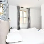 Renovated 2Bd Apartment In Parc Belleville