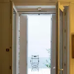 Comfortable Apartment With Beautiful Brightness