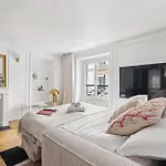 Jardin Des Tuileries & Louvre - Cityapartmentstay