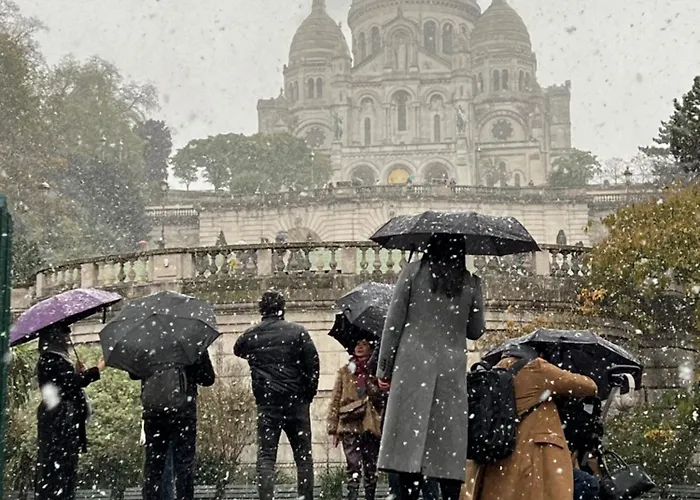 Montmartre Joli 2 Pieces Au Pied Du Sacre Coeur