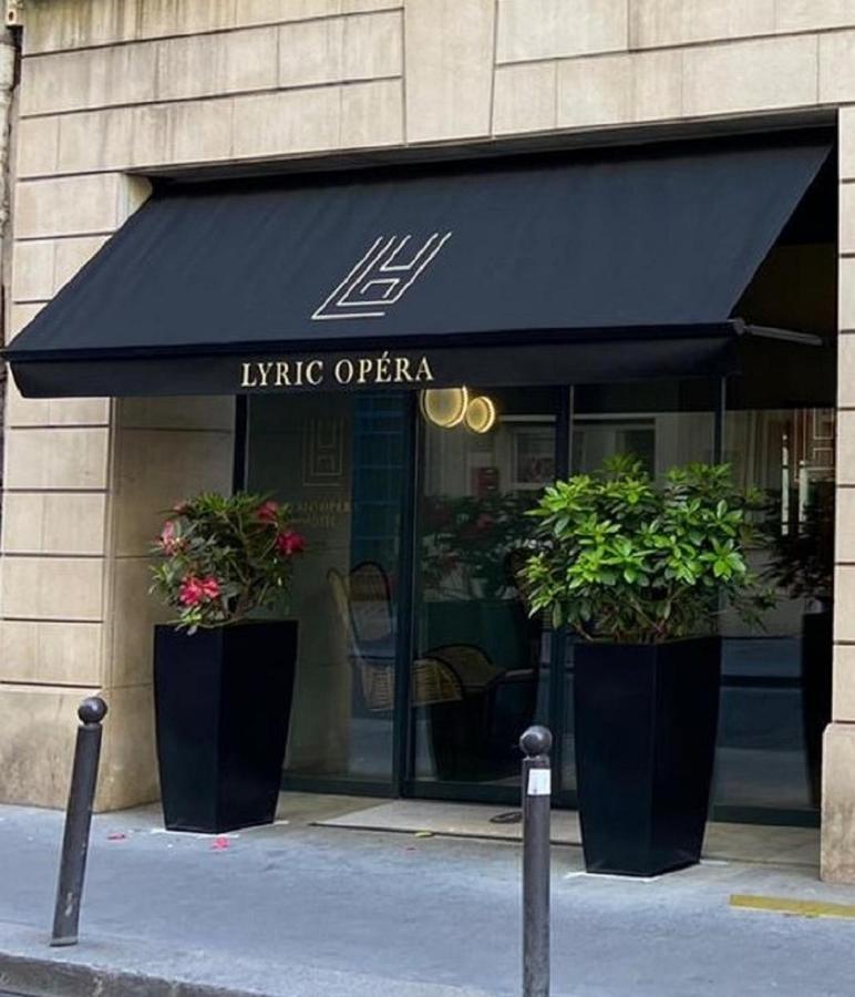 Lyric Opera 4*