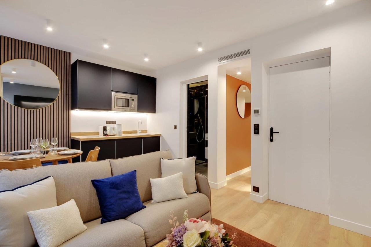 Pelican - Louvre Apartment