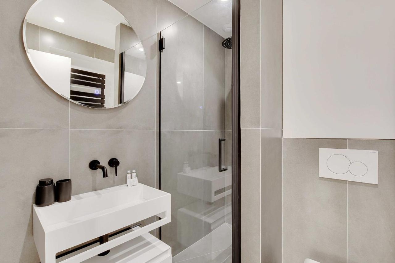 Pelican - Louvre Apartment
