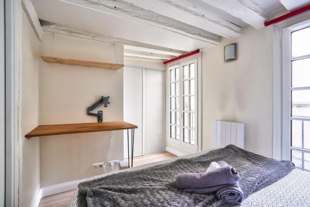 Superb 2 Bedroom Flat In Le Marais Neighborhood * Parigi