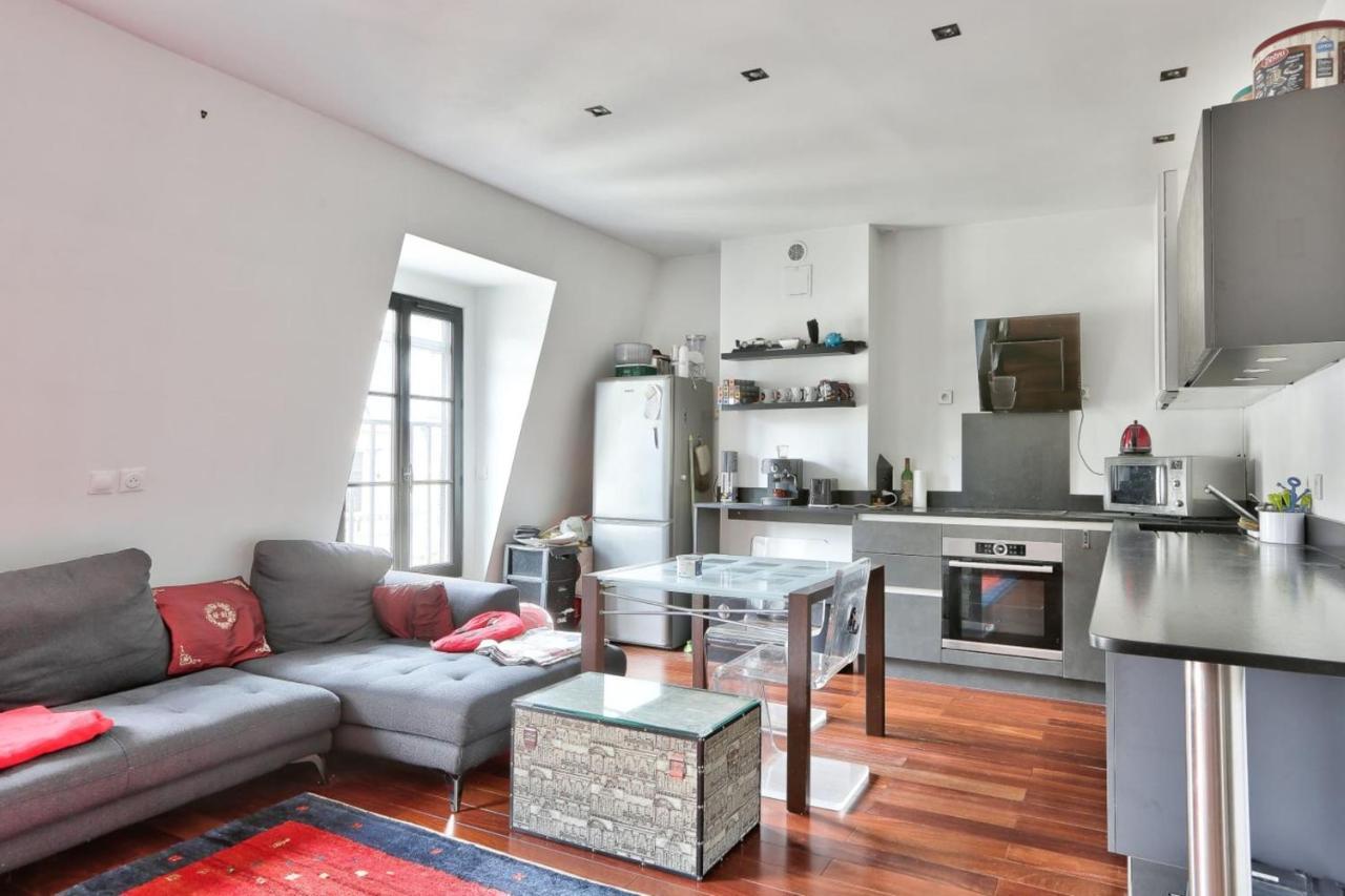 Spacious In The Heart Of The Batignolles District Appartamento
