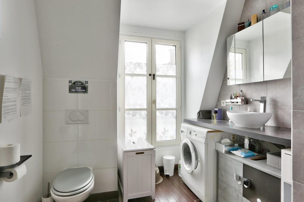 Spacious In The Heart Of The Batignolles District Appartamento