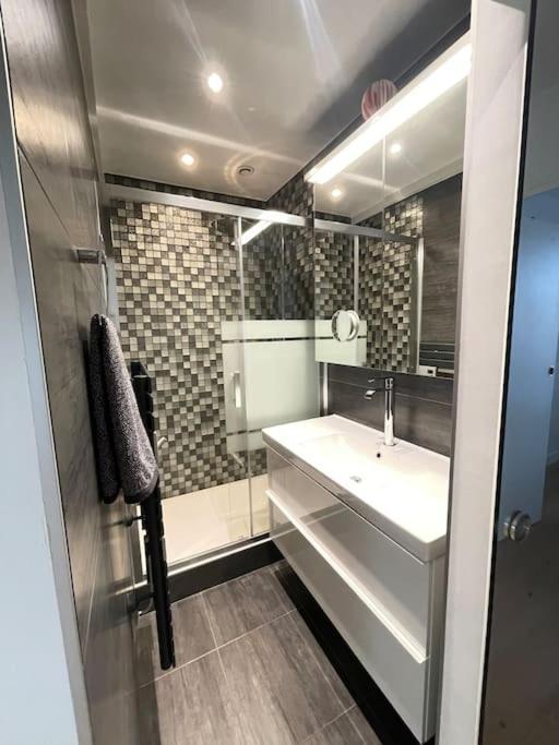 1 Bedroom With Ac Apartment