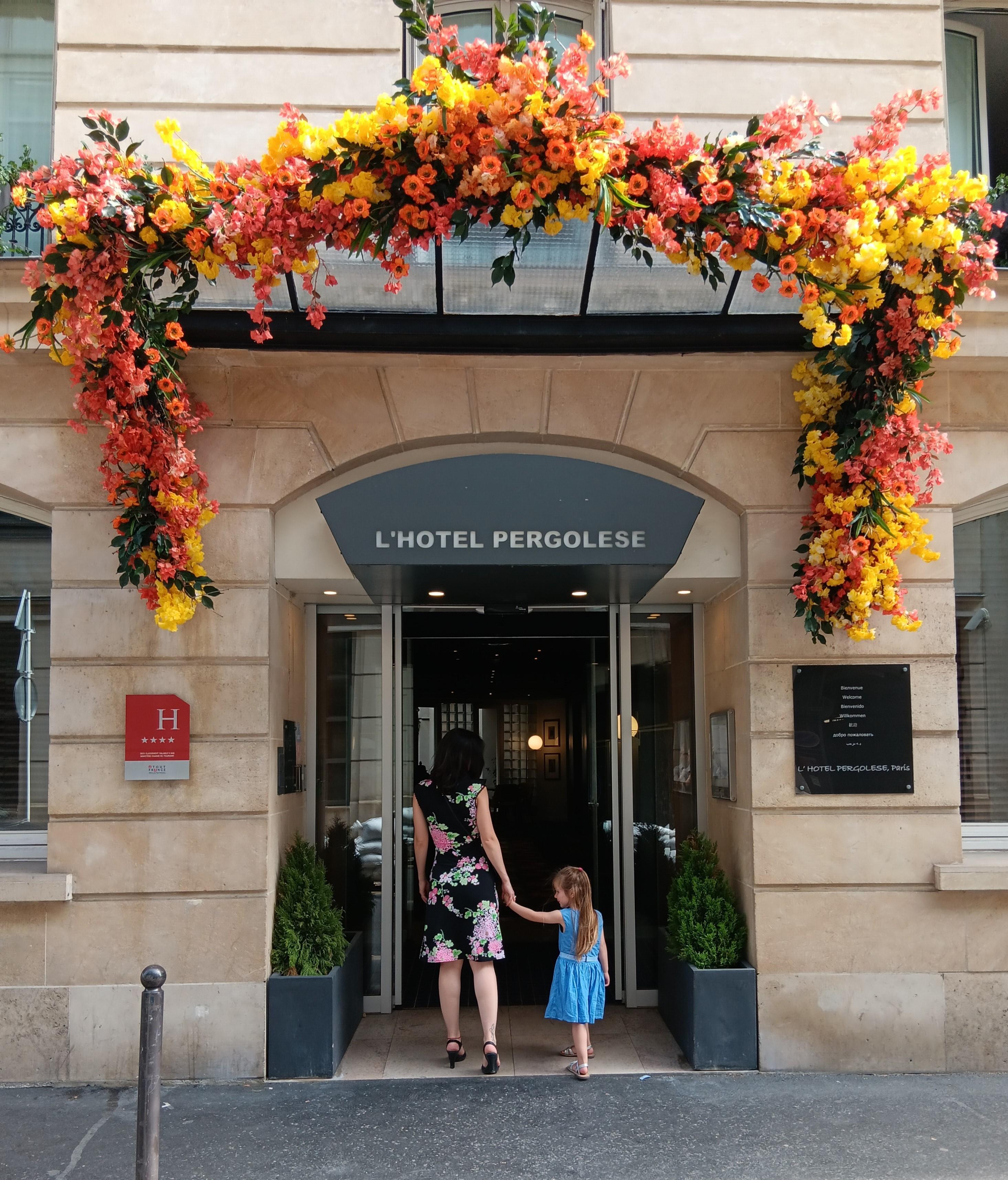 Hotel Le Pergolese Champs Elysees 4*