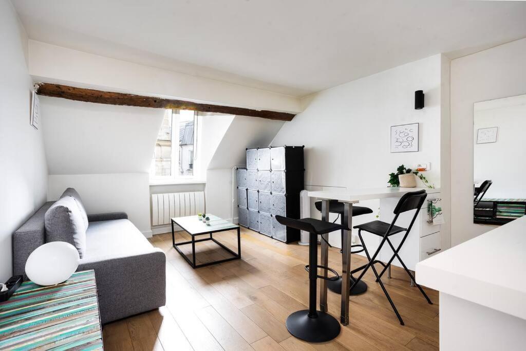 Promo! Location! Duplex Near The Louvre