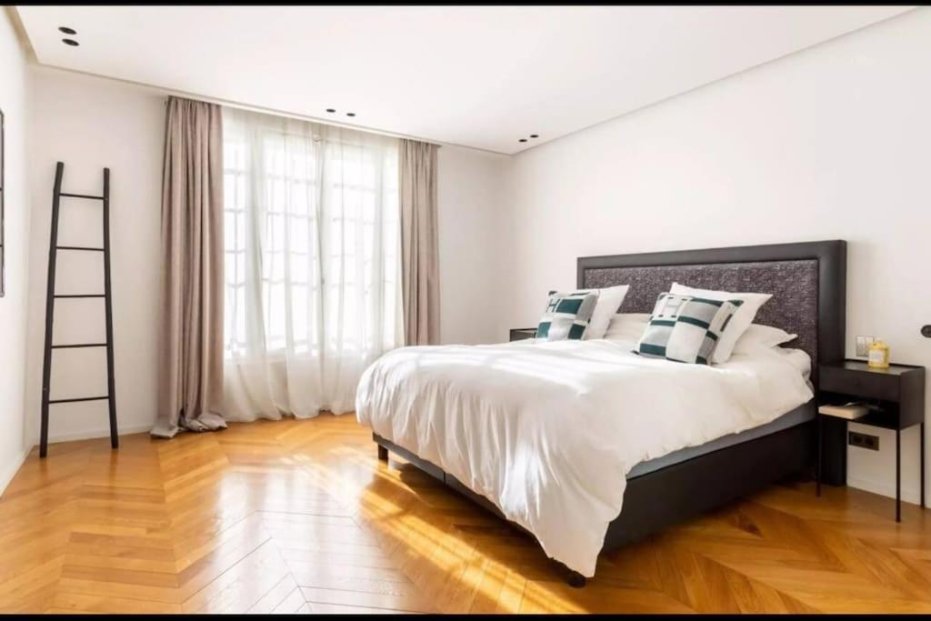Amazing 2bdr/6pax Next To Champs Elysees Apartment *