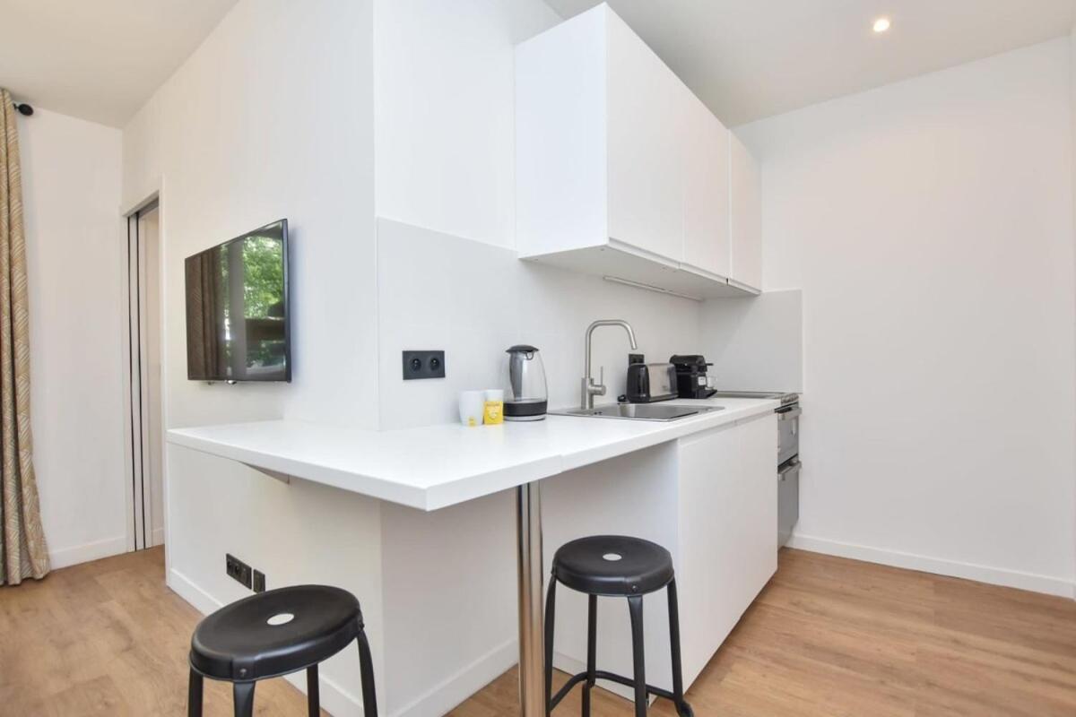 Apartment Renovated 2bd In Parc Belleville *