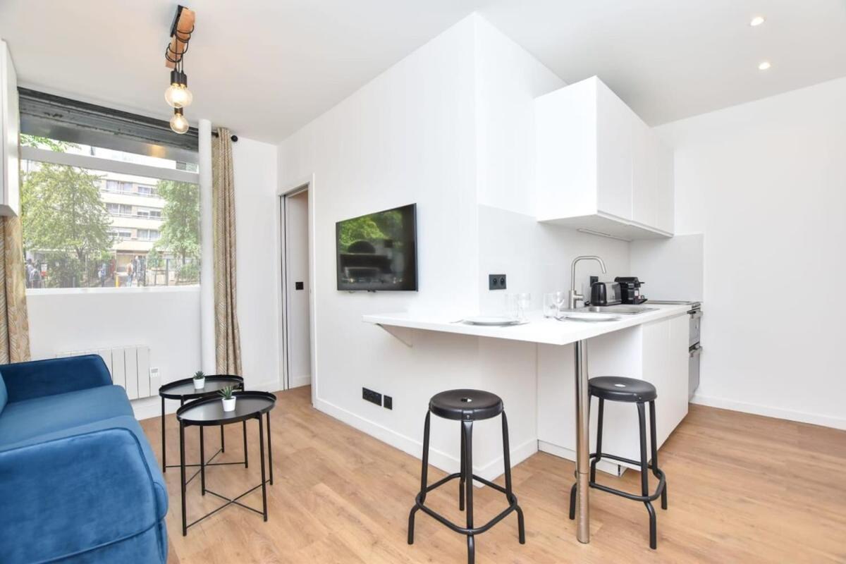 Renovated 2bd In Parc Belleville