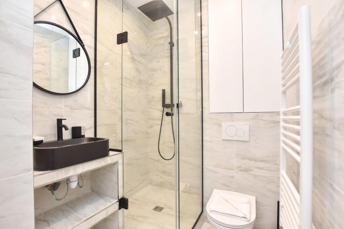 Apartment Renovated 2bd In Parc Belleville *