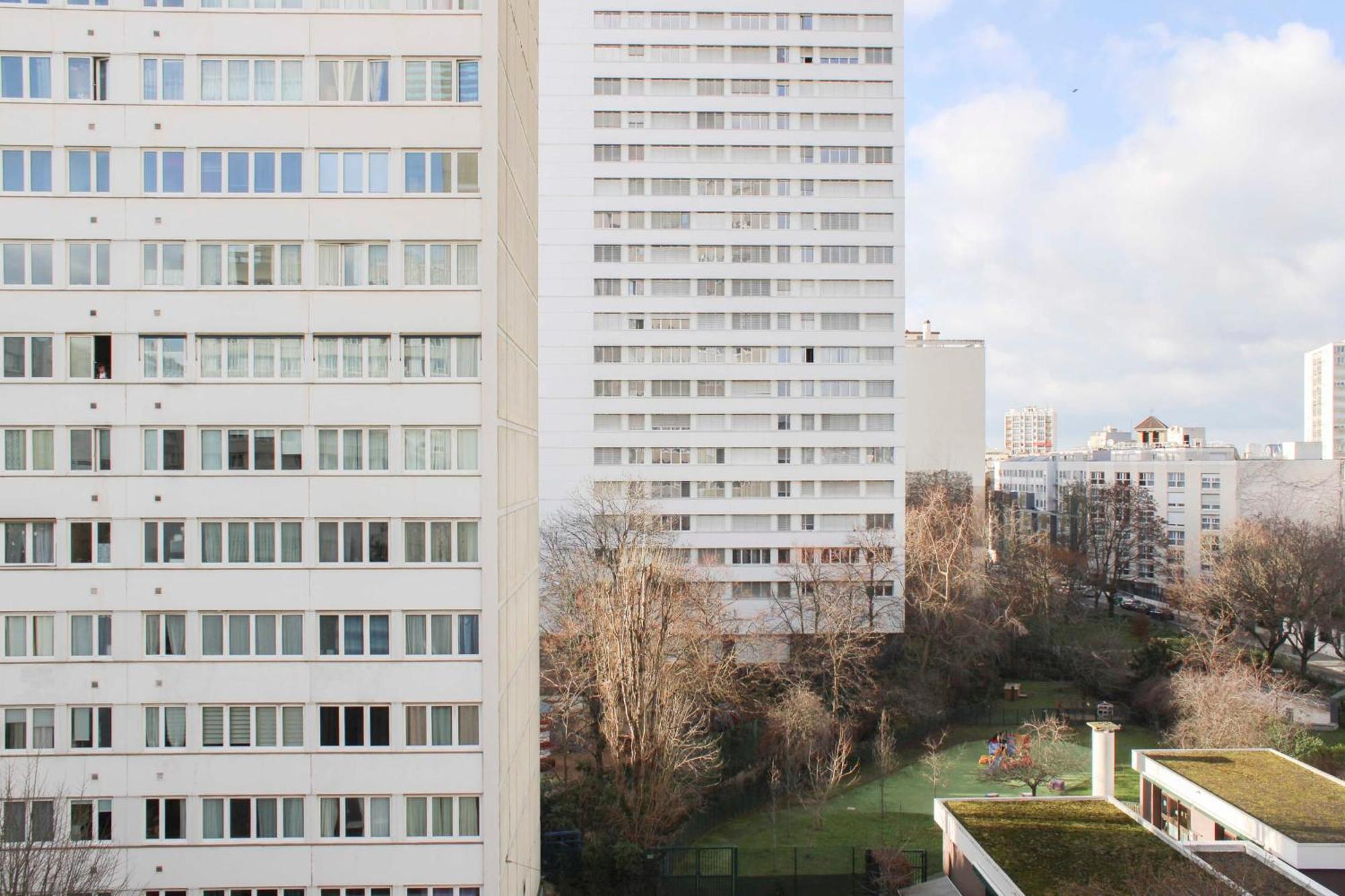 Bright Nest - View On The Of The Eiffel Tower *