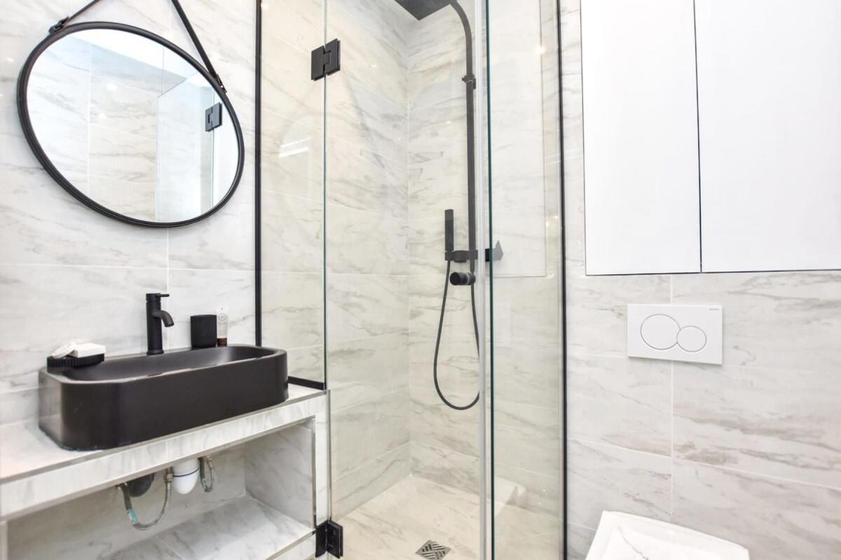 Apartment Renovated 2bd In Parc Belleville *
