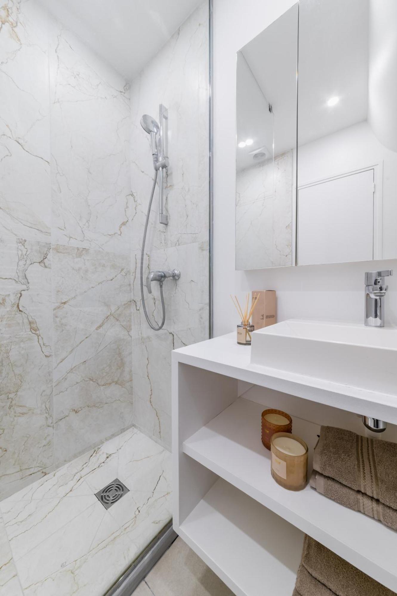 Apartment Imhost 8 - Lovely At St Michel-notre Dame *