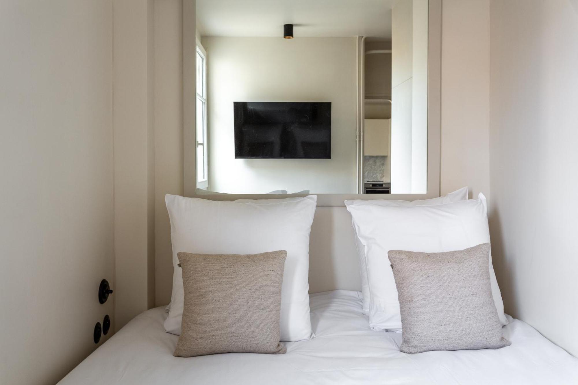 The Carla Eiffel Tower View Apartment