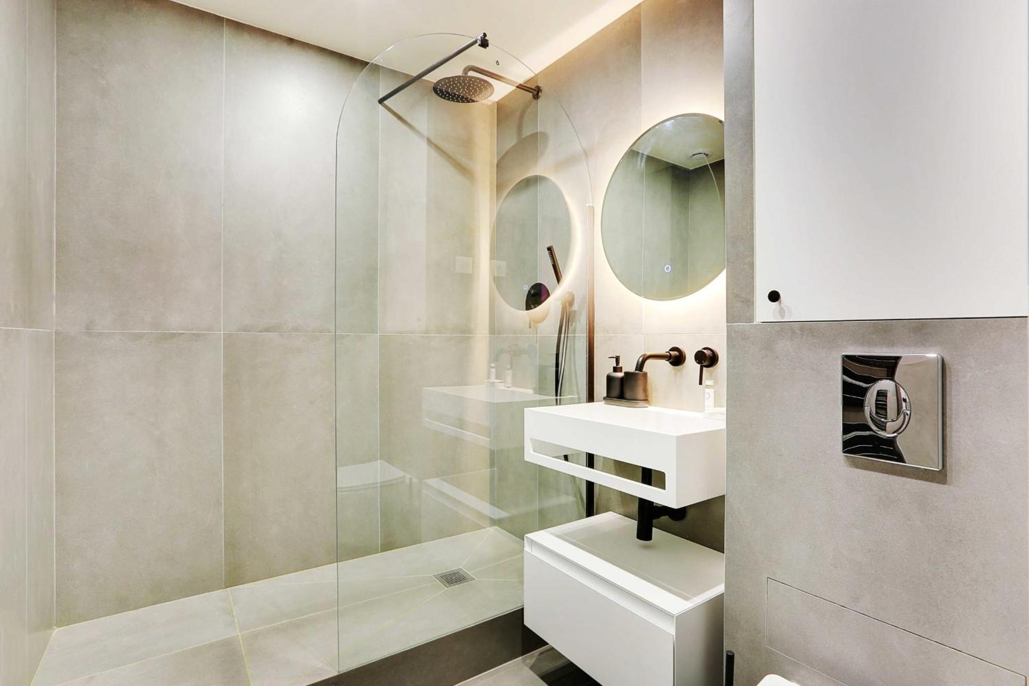 Pelican - Louvre Apartment