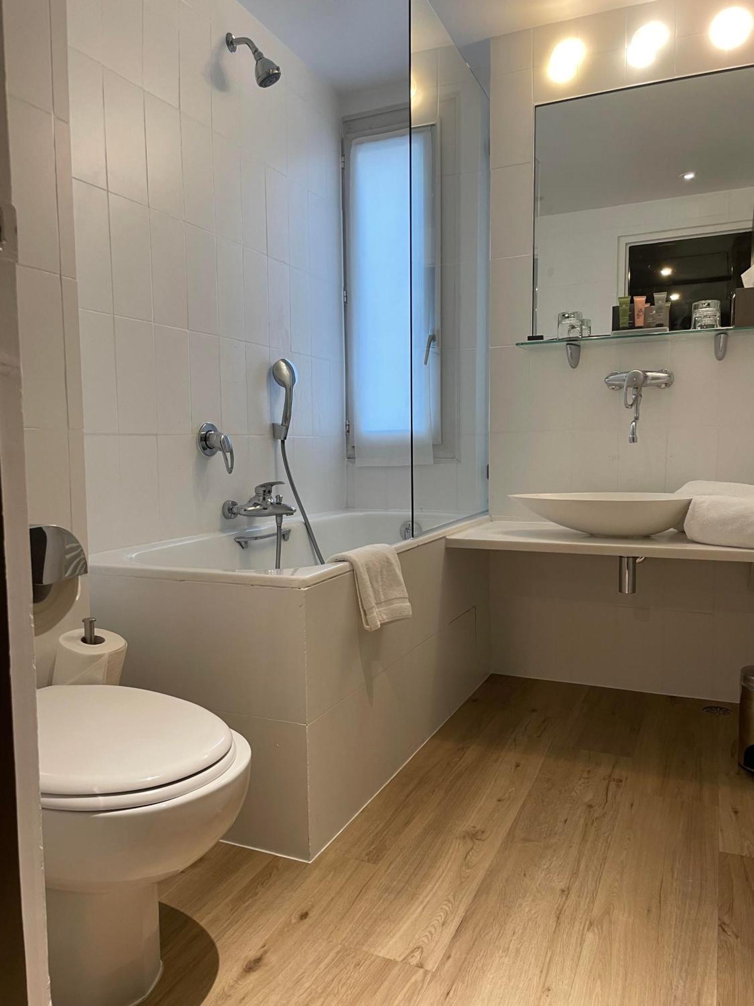 Hotel Le Pergolese Champs Elysees Paris