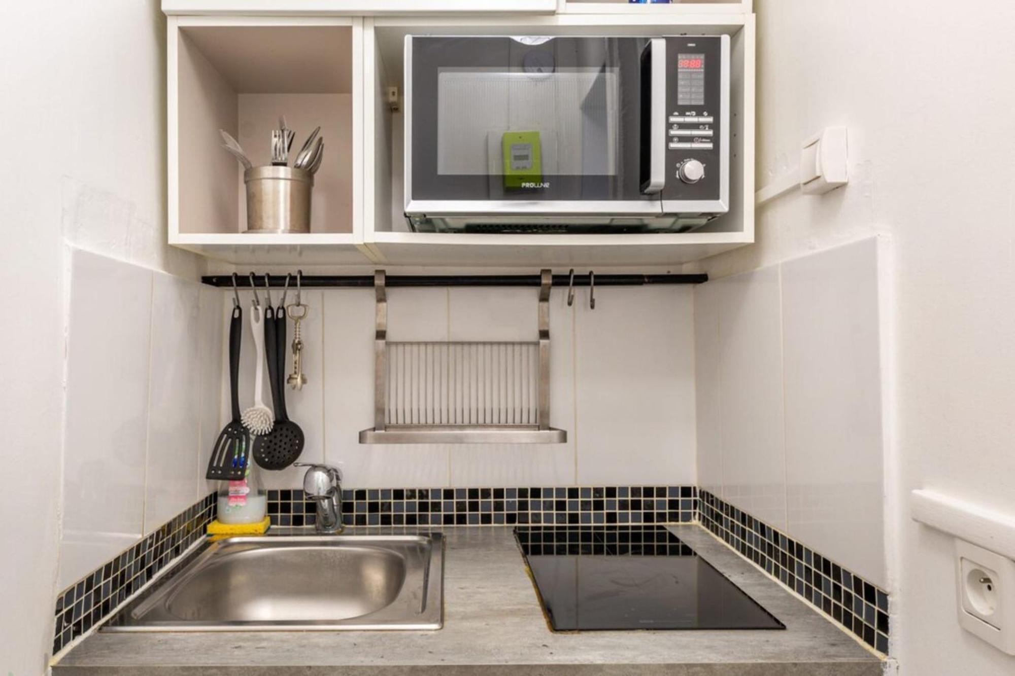 Magnificent Located In 11th Apartment *