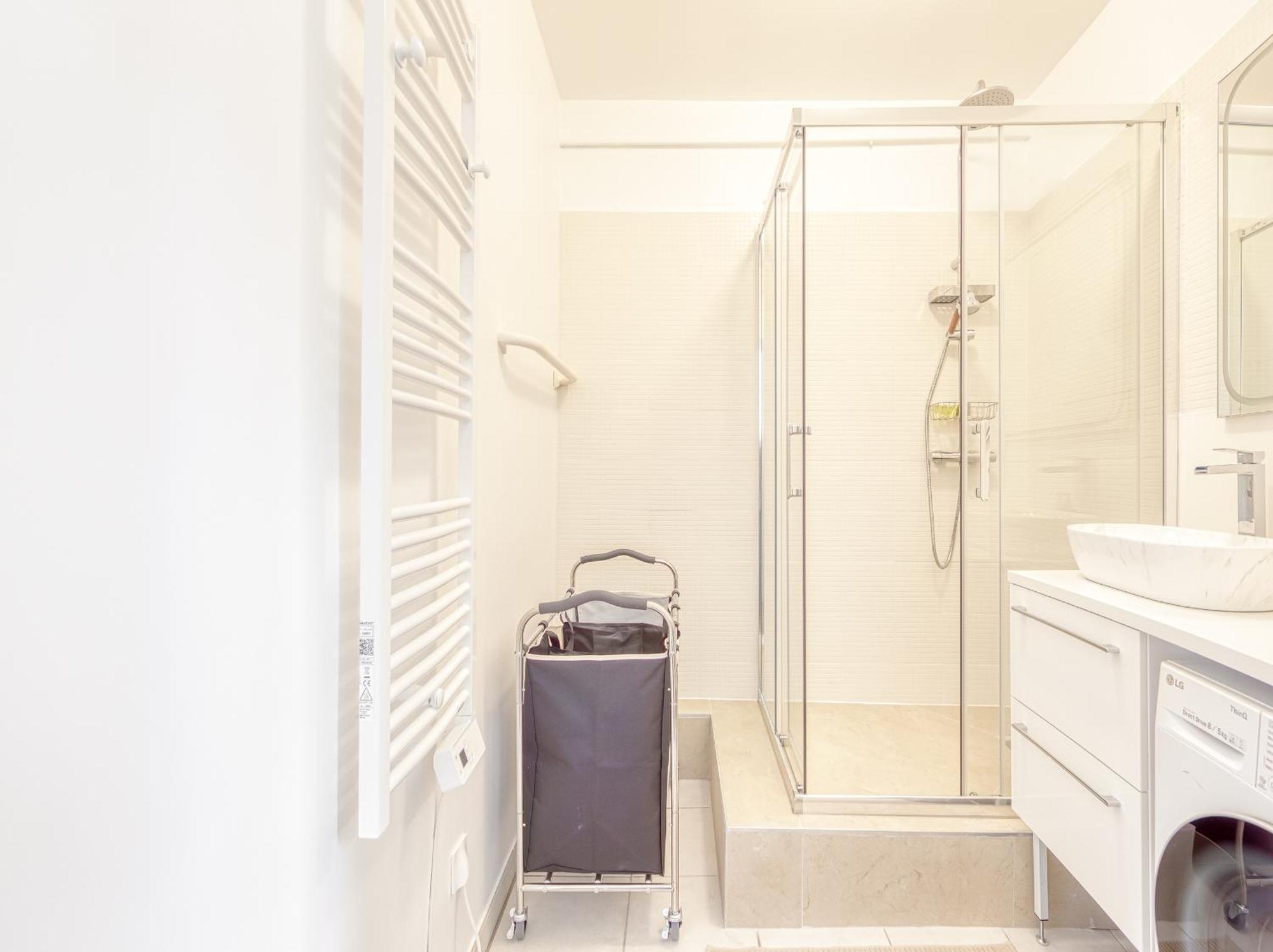 Appartamento Eiffel Tower 10 Minutes 1br Renovated Parigi