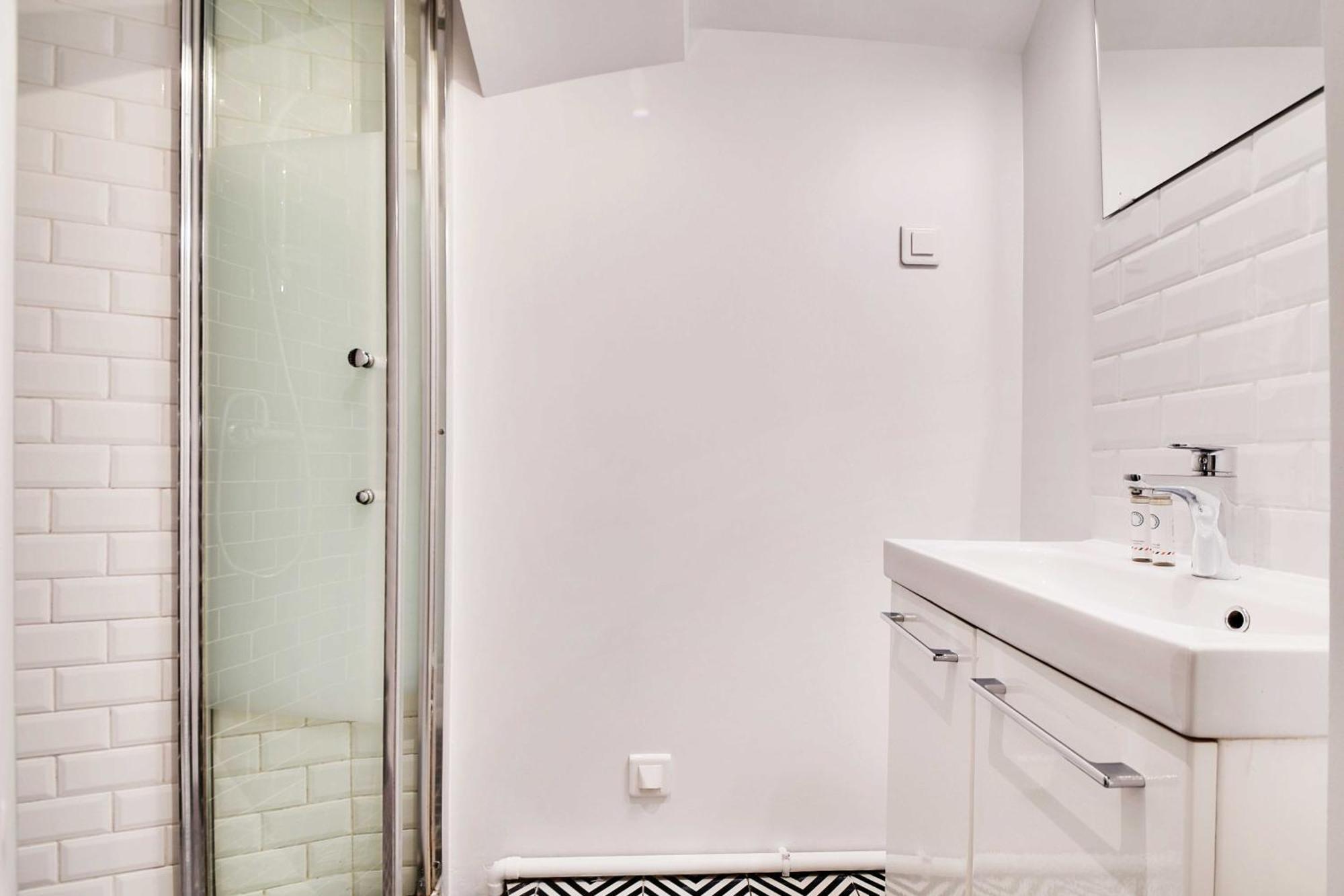 Apartment Enchanting 2 Bdr Parisian *