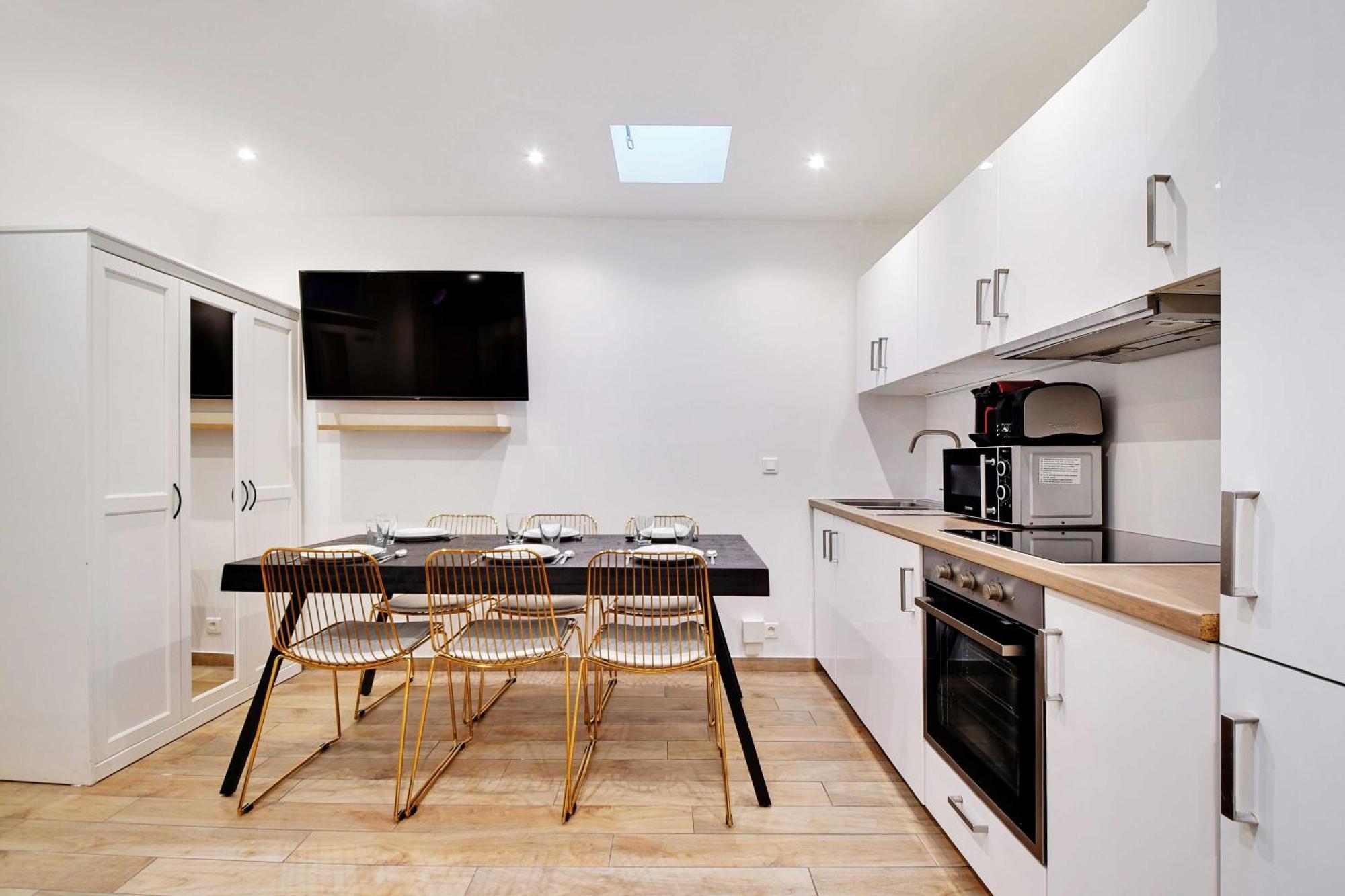Apartment Enchanting 2 Bdr Parisian *