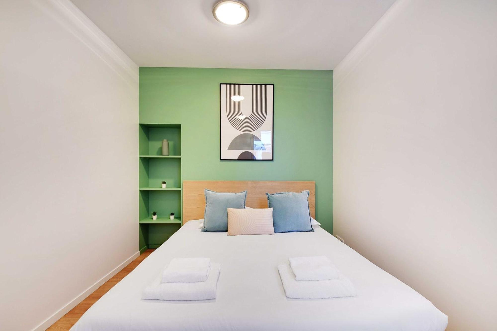 Enchanting 2 Bdr Parisian Apartment Paris