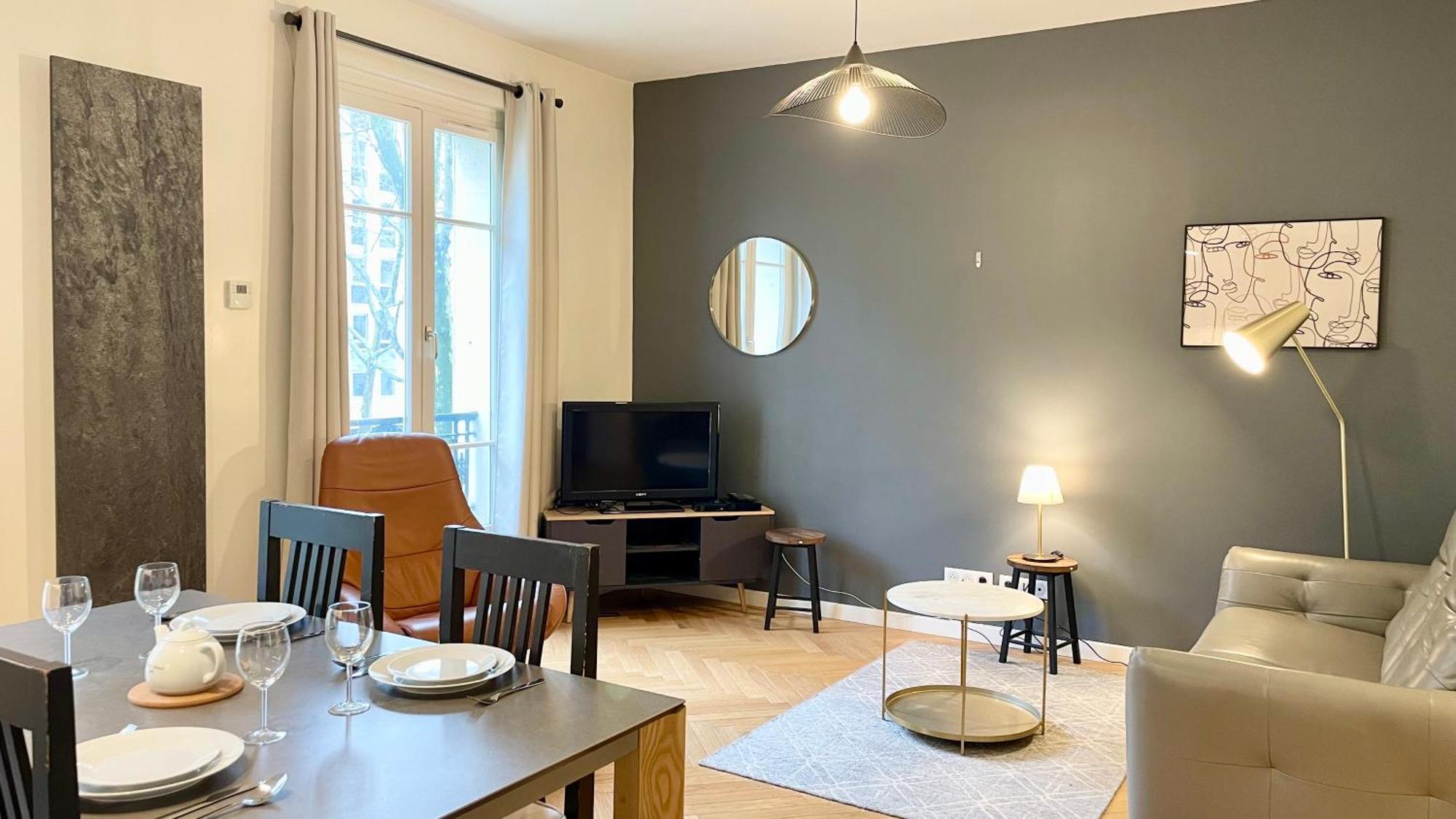 107 - Tour Eiffel Luxe 15eme Apartment