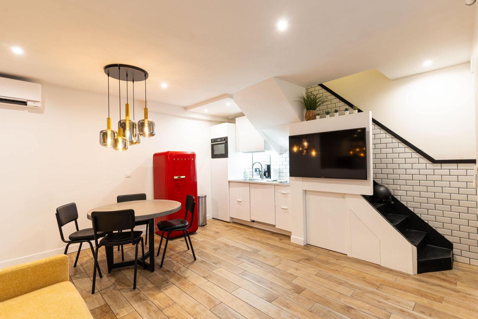 Town House Nation, Bastille, Ac By Lcc Agency * Parigi