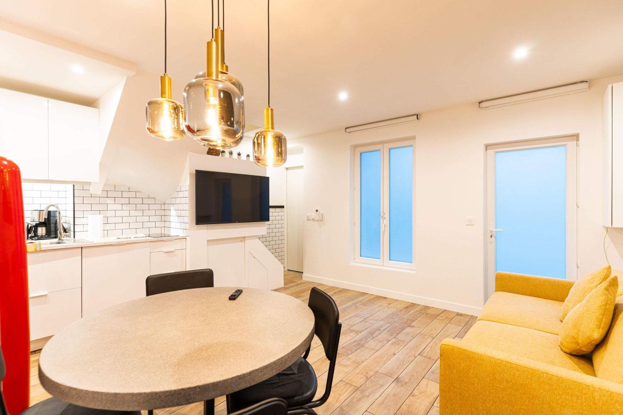 Town House Nation, Bastille, Ac By Lcc Agency * Parigi