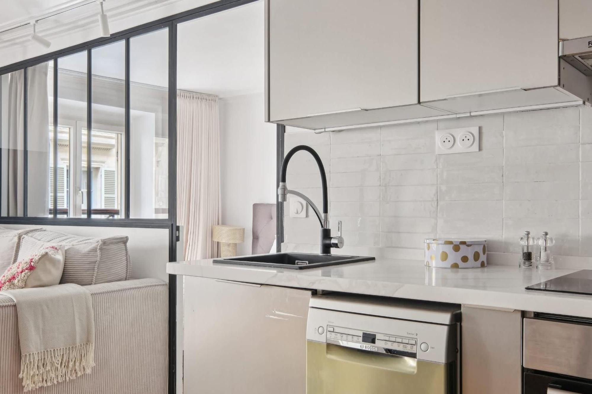 Jardin Des Tuileries & Louvre - Cityapartmentstay Paris