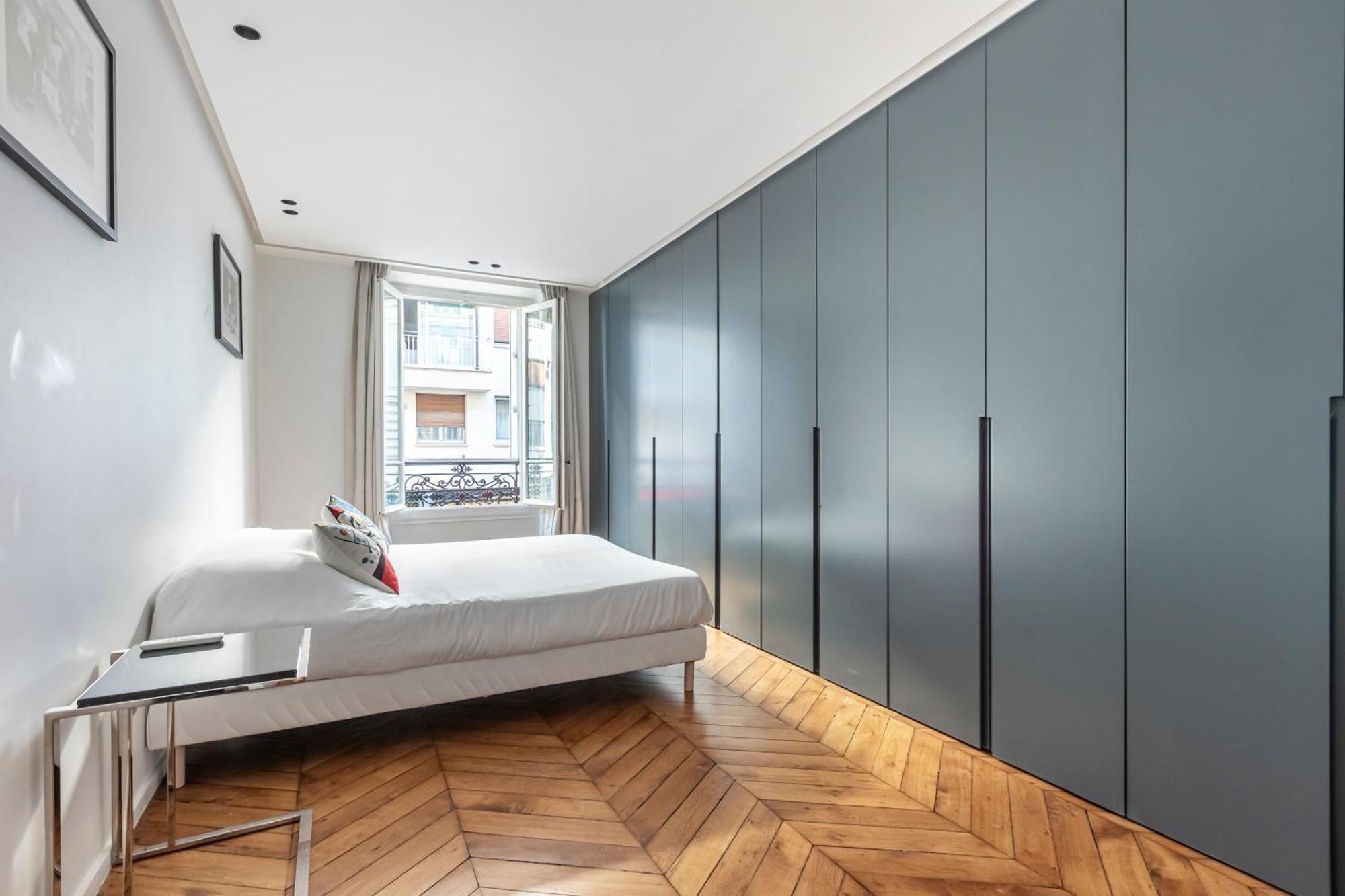 Apartment Amazing 2bdr/6pax Next To Champs Elysees Paris