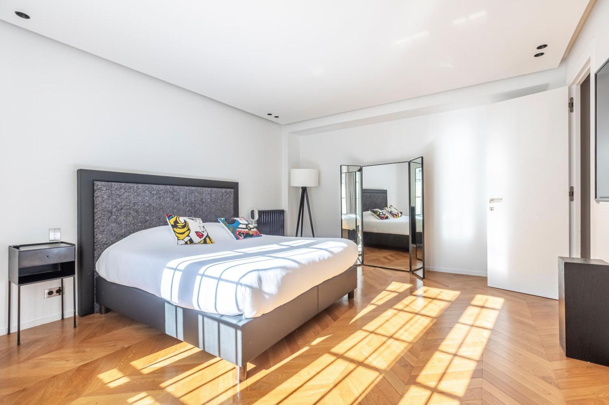 Amazing 2bdr/6pax Next To Champs Elysees Paris