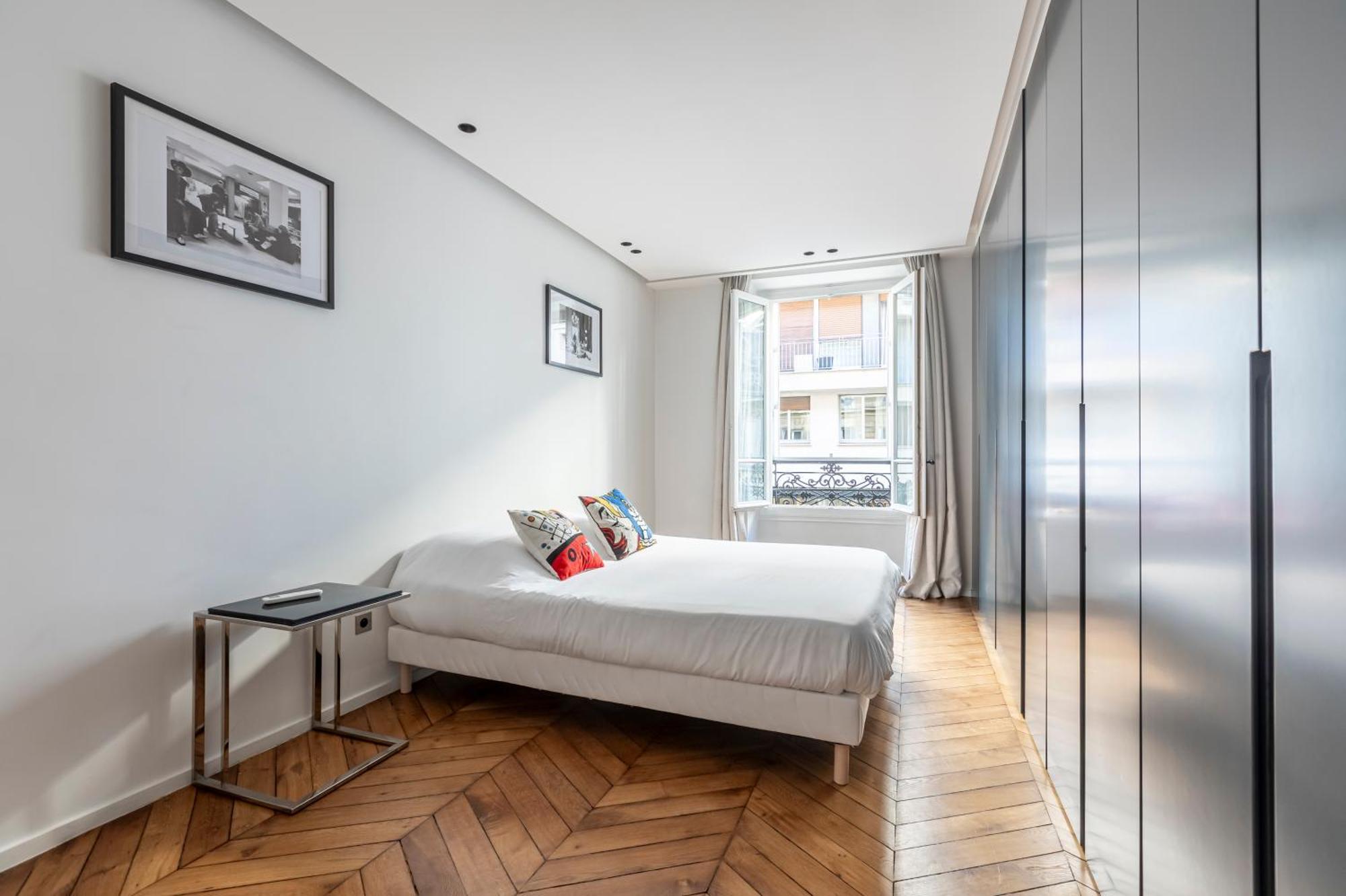 Amazing 2bdr/6pax Next To Champs Elysees