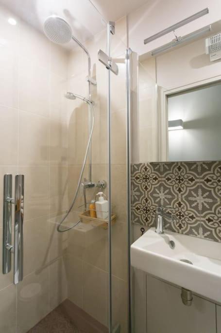 Romantic Brand New In Paris, Bathroom, Kitchen Parigi