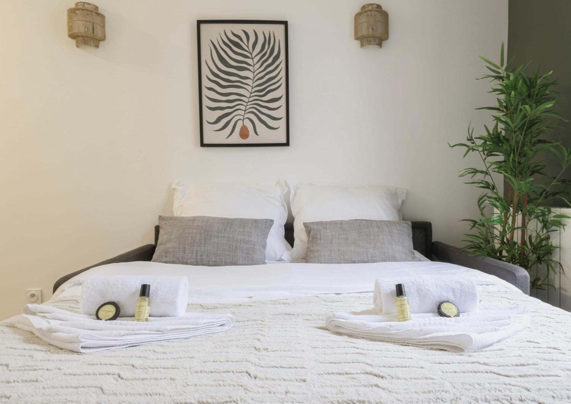Appartamento Comfortable Retreat Near Parc Monceau Parigi