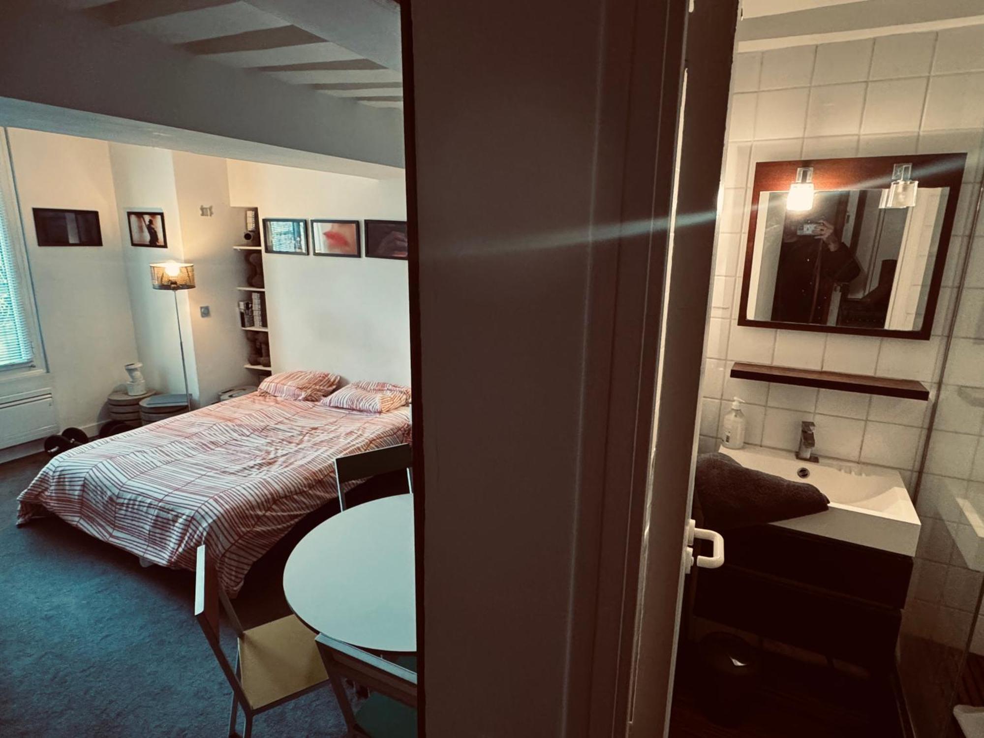 Independante Centre Marais Bed & Breakfast *