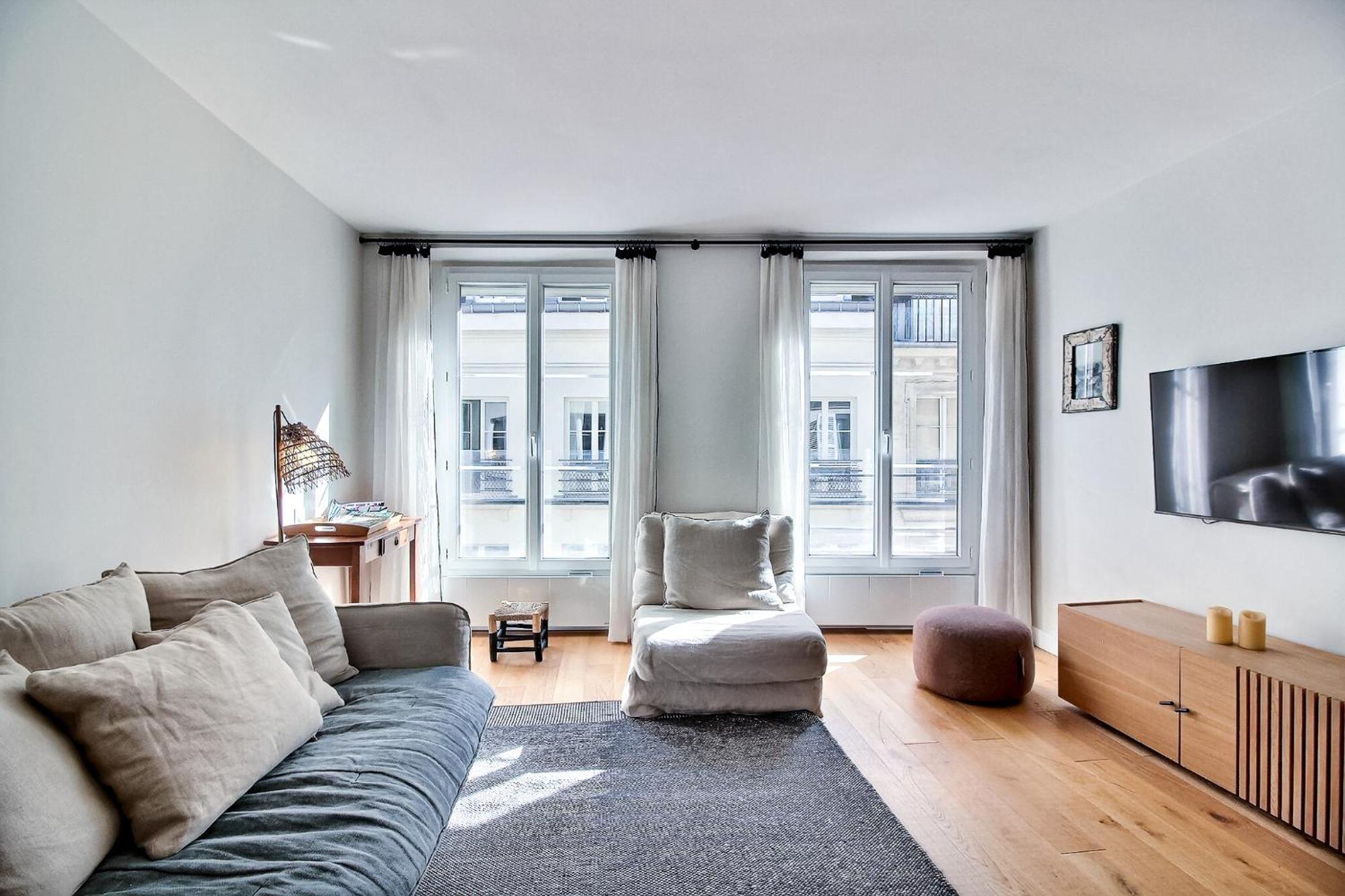 Parisian L Montorgueil Apartment *