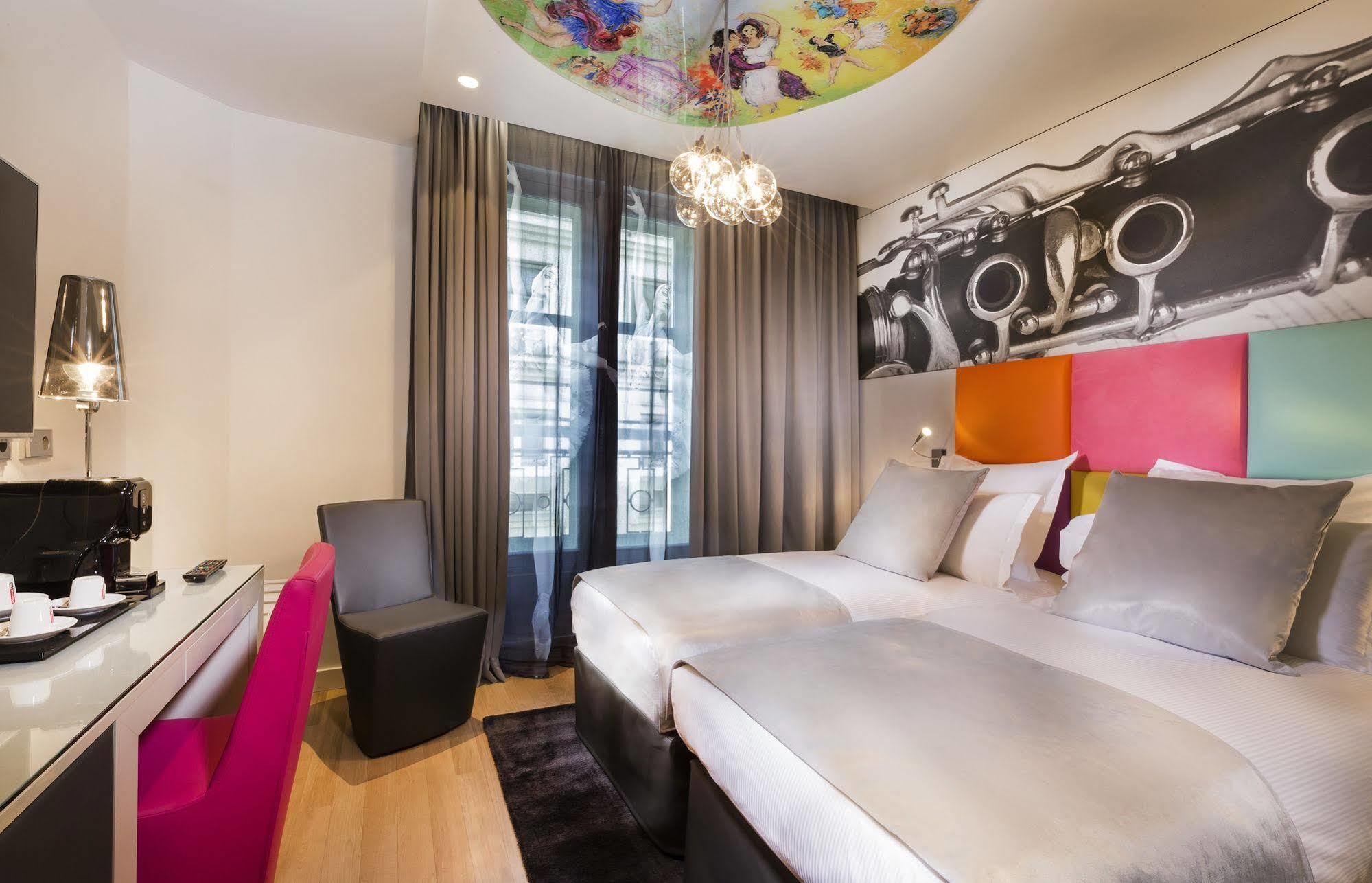 Lyric Opera Hotel