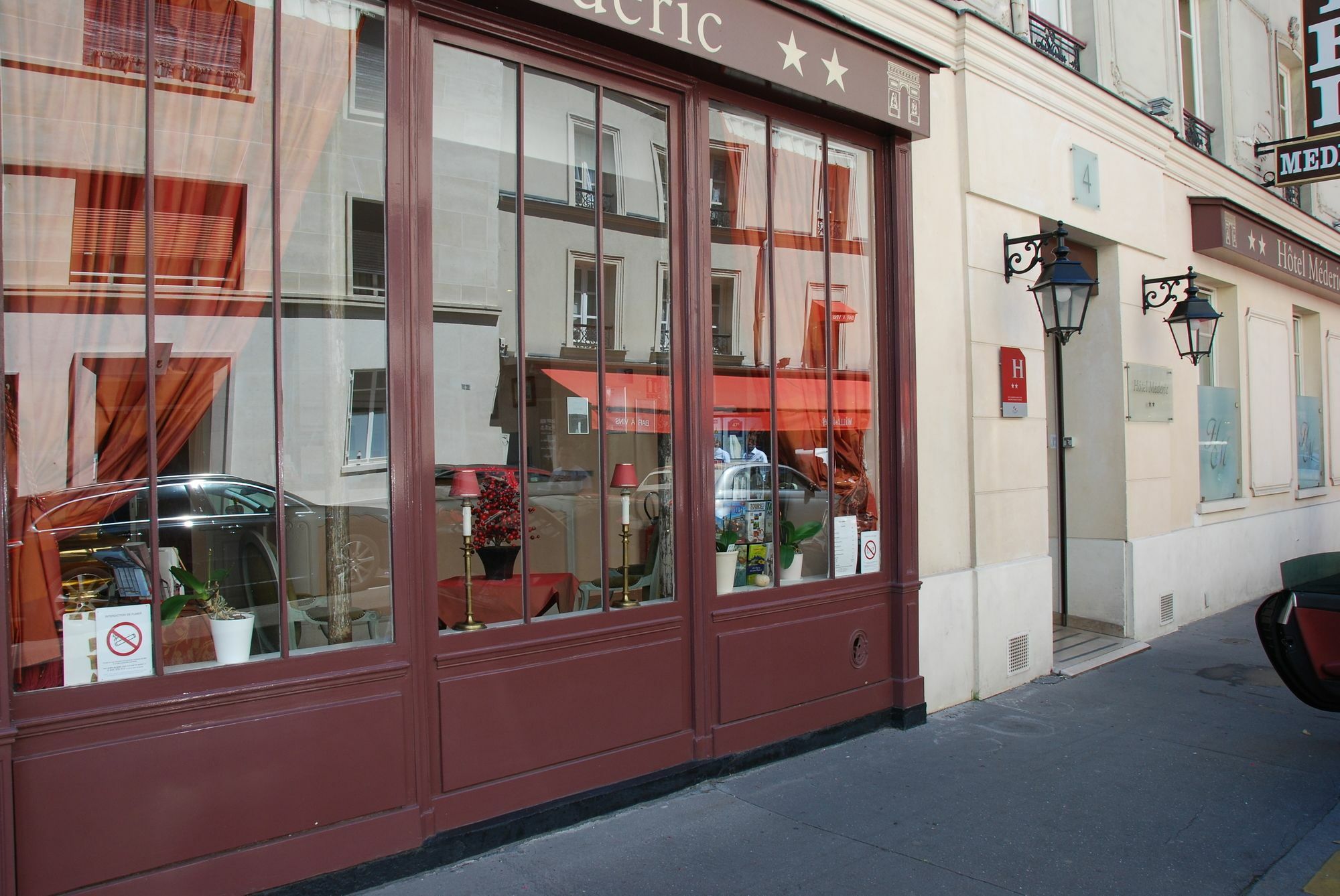 Courcelles Médéric Hotel