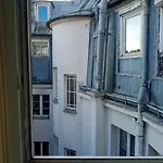 Typiquement Parisienne chambre mansardée