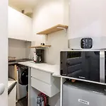 Abbesses - Superbe appartement avec cheminées