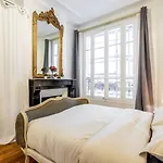 Abbesses - Superbe appartement avec cheminées
