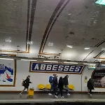 Studio Equipe Metro Abbesses A Montmartre