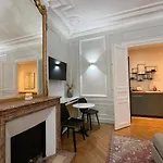 Cozy Studio Champs Elysée Arc de Triomphe 1